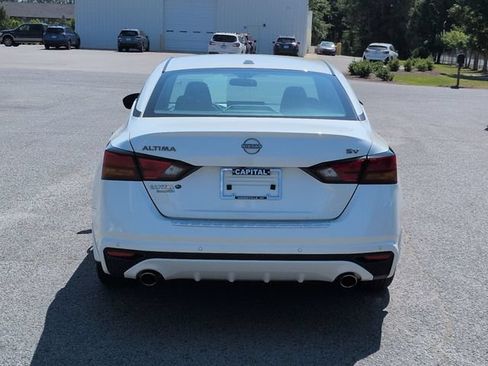 Used 2023 Nissan Altima 2.5 SV w/ SV Premium Package FWD image 4