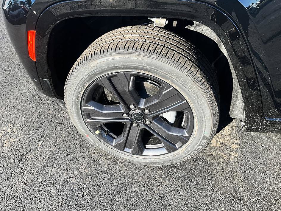 New 2027 Jeep Grand Cherokee Limited AWD/4WD image 11