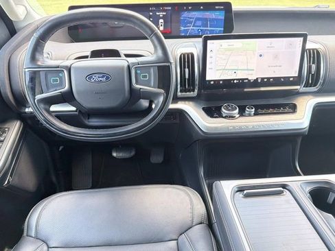 Certified 2025 Ford Expedition Platinum AWD/4WD image 25