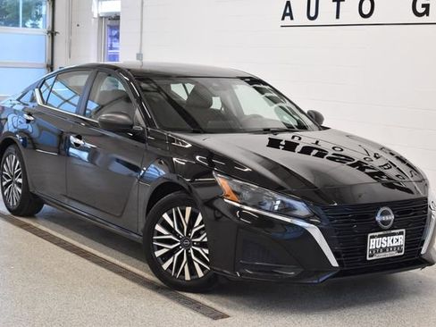 Used 2025 Nissan Altima 2.5 SV FWD image 1