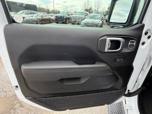 Used 2023 Jeep Wrangler Unlimited Sahara image 20