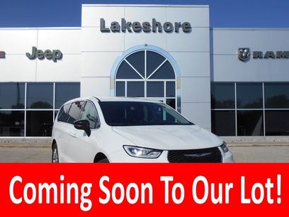 Used 2024 Chrysler Pacifica Touring-L