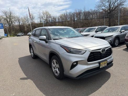 Used 2023 Toyota Highlander LE image 20
