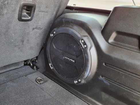 Used 2018 Jeep Wrangler Unlimited Sahara AWD/4WD image 15