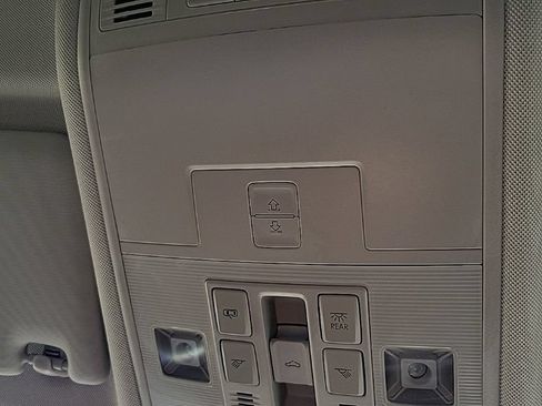 Certified 2024 Volkswagen Tiguan SE AWD/4WD image 12