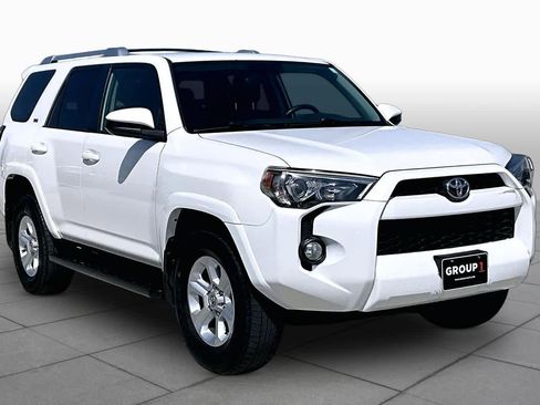 Used 2017 Toyota 4Runner SR5 RWD image 3