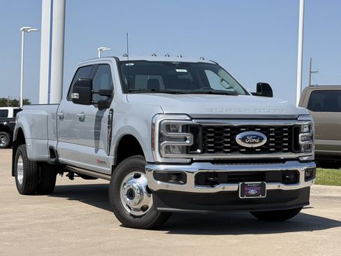New 2026 Ford F350 Lariat w/ Lariat Ultimate Package AWD/4WD image 2