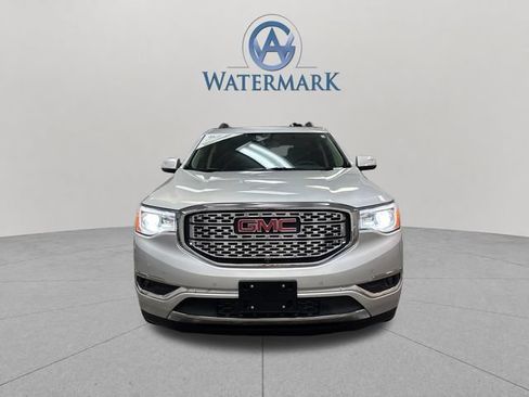 Used 2019 GMC Acadia Denali w/ Technology Package FWD image 10