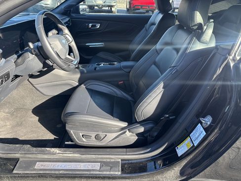 Used 2025 Ford Mustang Premium image 12