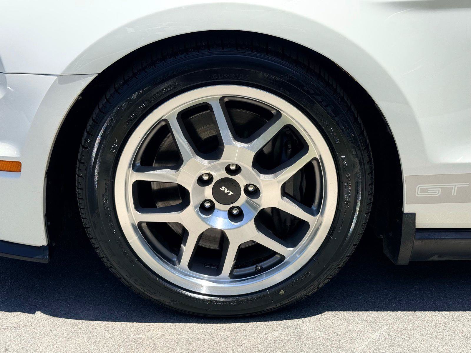 Used 2010 Ford Mustang Shelby GT500 RWD image 14