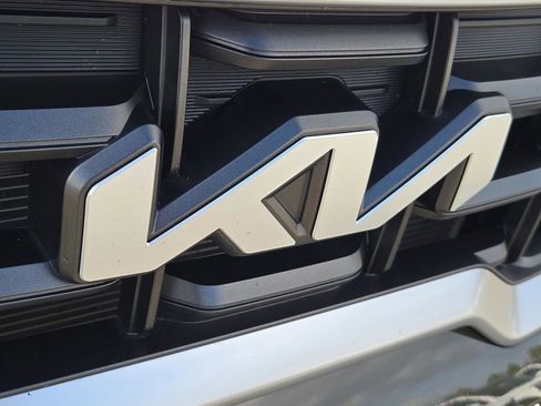 Certified 2023 Kia Telluride S image 4