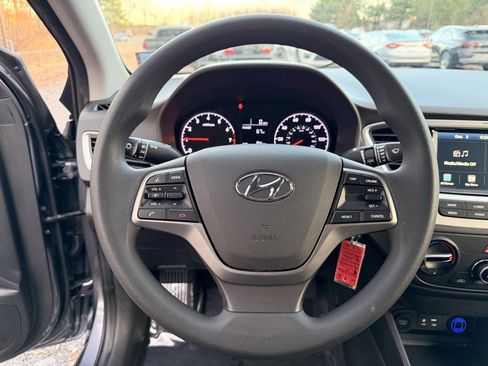 Used 2019 Hyundai Accent SE image 19