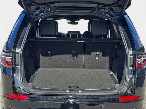 Certified 2025 Land Rover Discovery Sport Dynamic SE image 12