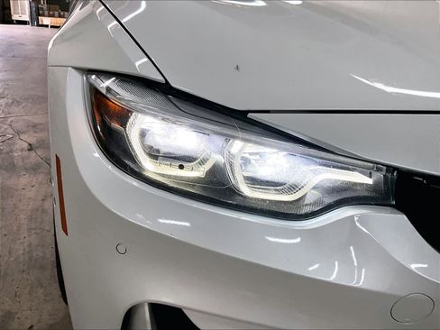 Used 2018 BMW M4 Convertible RWD image 28