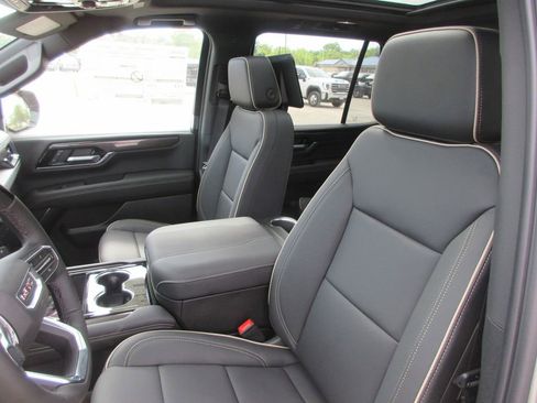 New 2026 GMC Yukon Elevation w/ Elevation Premium Package AWD/4WD image 12