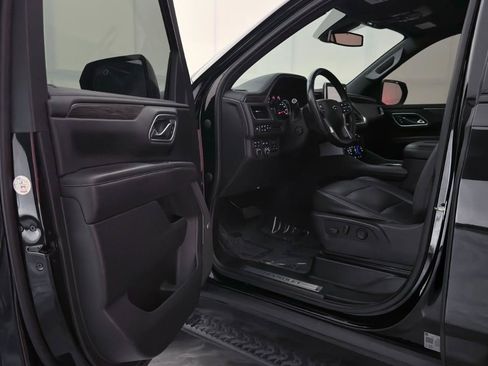 Used 2021 Chevrolet Tahoe Z71 w/ Z71 Signature Package AWD/4WD image 16
