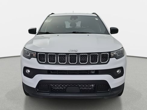 Used 2023 Jeep Compass Latitude image 2