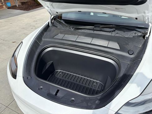 Used 2022 Tesla Model Y Long Range image 18