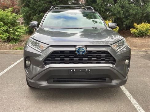 Used 2021 Toyota RAV4 XLE Premium AWD/4WD image 23