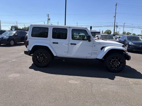 Used 2024 Jeep Wrangler Unlimited Sahara w/ Technology Group AWD/4WD image 7