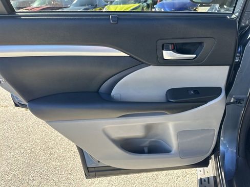 Used 2018 Toyota Highlander image 30