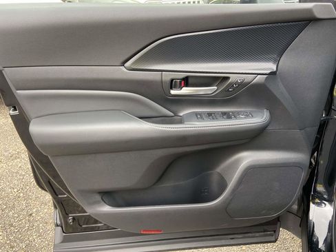 Used 2025 Toyota Grand Highlander AWD Hybrid image 13