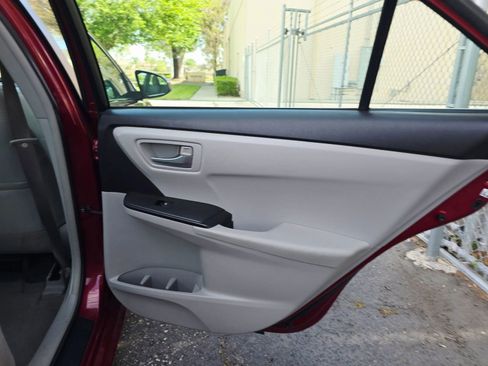 Used 2017 Toyota Camry LE FWD image 32