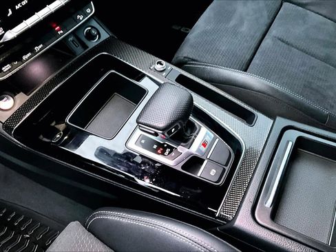 Used 2022 Audi SQ5 Premium image 16