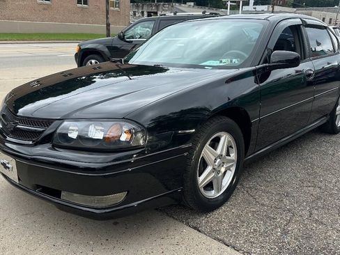 Used 2005 Chevrolet Impala SS w/ Sun And Sound Package FWD image 3