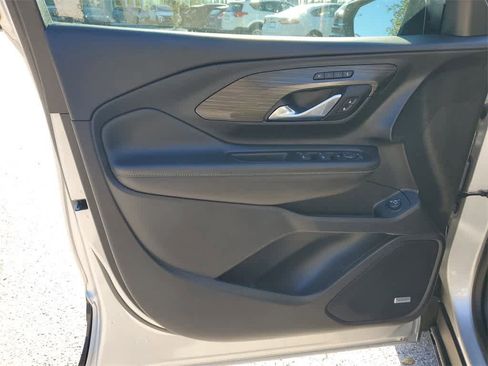 Used 2022 GMC Terrain SLT w/ Infotainment Package II image 16