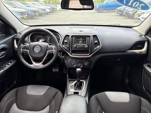 Used 2017 Jeep Cherokee Sport FWD image 26