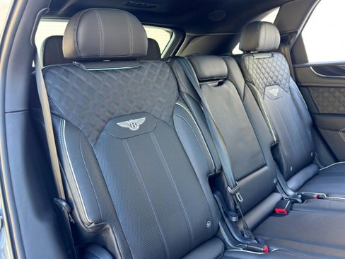 Used 2022 Bentley Bentayga AWD/4WD image 44