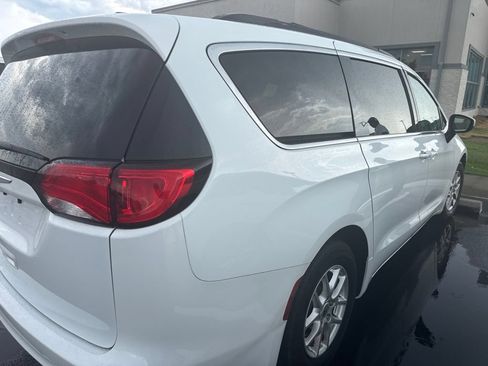 Used 2021 Chrysler Voyager Lxi FWD image 4