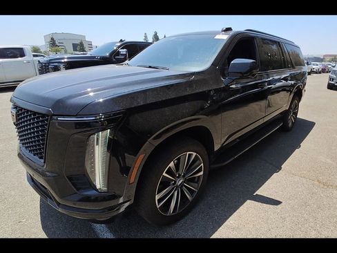 Used 2025 Cadillac Escalade ESV Sport AWD/4WD image 3