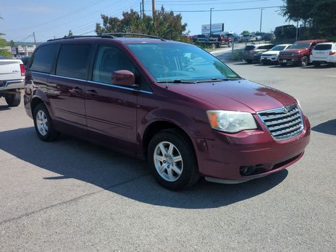 Used 2008 Chrysler Town & Country Touring FWD image 2