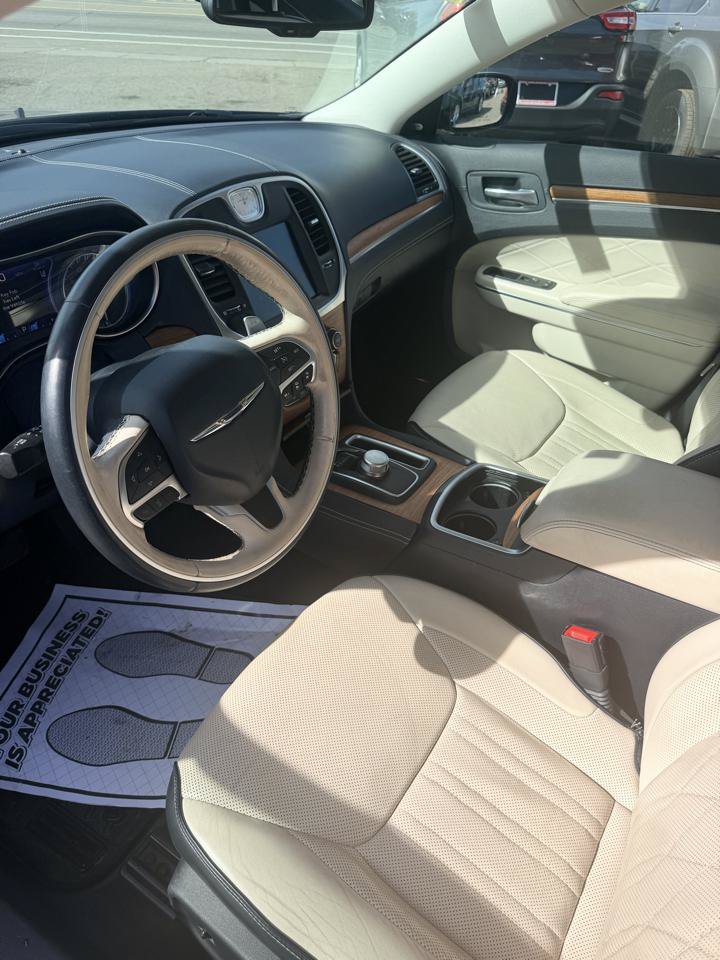Used 2015 Chrysler 300 C Platinum w/ Light Group RWD image 9