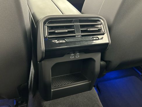 Used 2025 BMW 530i xDrive w/ Premium Package image 35