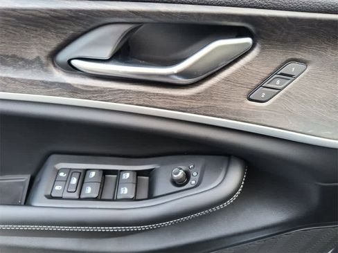 New 2025 Jeep Grand Cherokee L Limited w/ Trailer Tow Package image 13