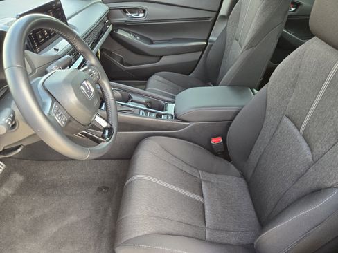 Used 2025 Honda Accord Sport image 9