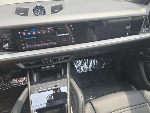 New 2025 Porsche Cayenne E-Hybrid image 20