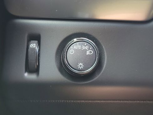 Used 2019 Chevrolet Tahoe LT w/ RST Edition image 28