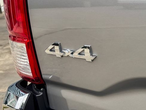 Used 2016 Toyota Tacoma SR5 w/ Towing Package AWD/4WD image 15