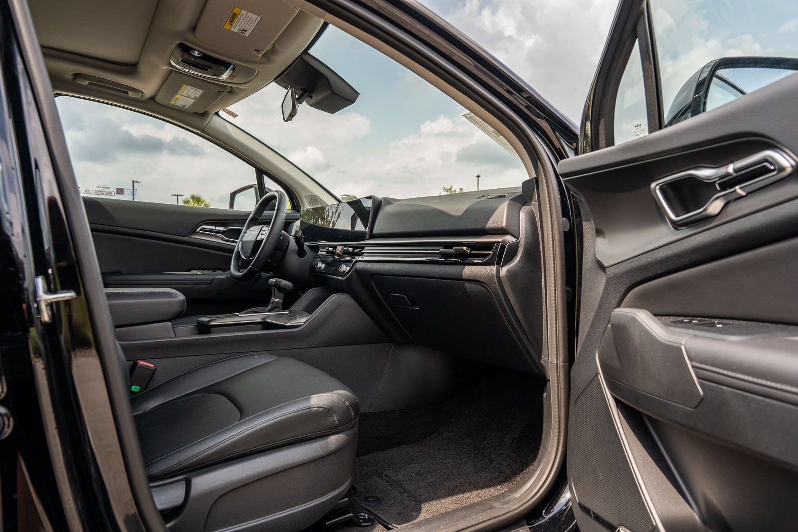 Used 2026 Kia Sportage SX FWD image 11