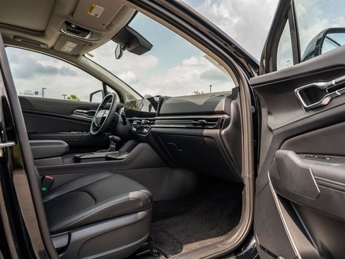 Used 2026 Kia Sportage SX FWD image 11