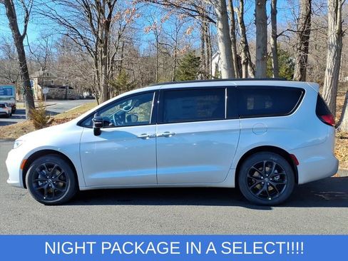 New 2026 Chrysler Pacifica Select image 4