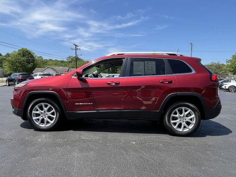 Used 2017 Jeep Cherokee Latitude FWD image 22