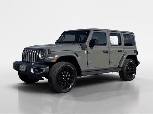 Used 2022 Jeep Wrangler Unlimited Sahara w/ Cold Weather Group AWD/4WD image 9