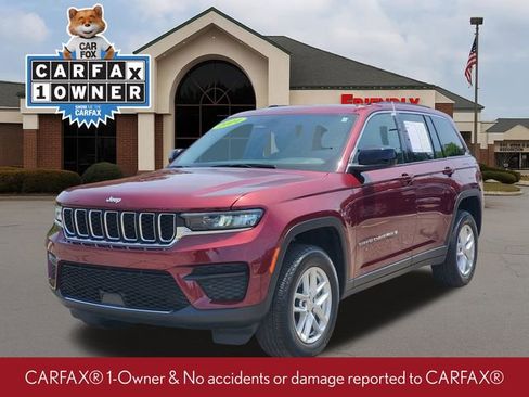 Used 2024 Jeep Grand Cherokee Laredo X w/ Luxury Tech Group I AWD/4WD image 2