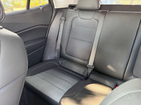 Used 2025 Chevrolet Trax LT FWD image 34