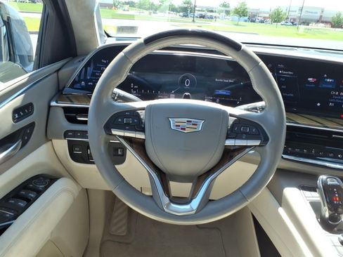 Certified 2022 Cadillac Escalade ESV Premium Luxury Platinum AWD/4WD image 8